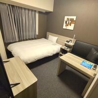 客室はシックな配色で、気持ちよく落ち着ける癒やしの空間