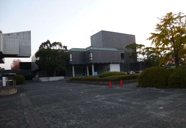 佐賀県立美術館