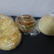 パン屋さんで富士山メロンパン買いました