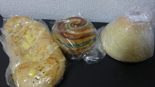 パン屋さんで富士山メロンパン買いました