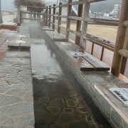 小浜温泉の巨大足湯