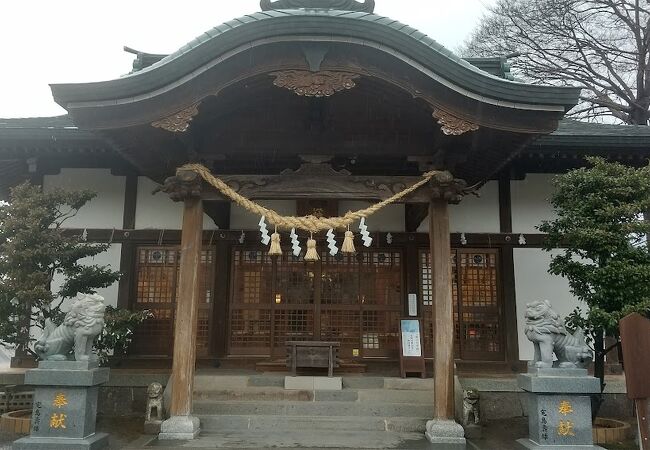 神社なのに龍の天井絵