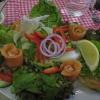 ...サーモン・サラダは感激のおいしさ。