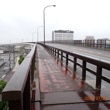 歩道があります