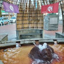 こんこんと沸いている