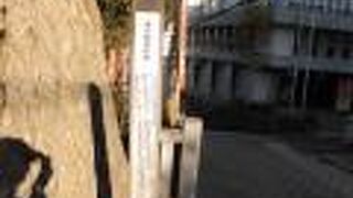 雪などが降ったらスリップして上には登れない