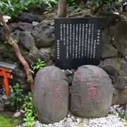 讃岐小白稲荷神社にある力石