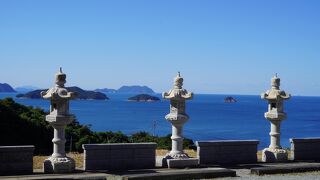 境内から眺める正面の響灘の景色がまた圧巻