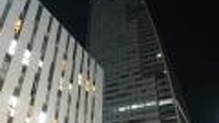 ルーセントアべニューで名古屋駅と結ばれています