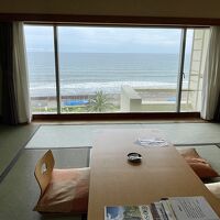 客室から海が見えます