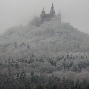 雪の中おとぎ話のような光景