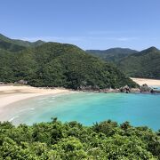 日本一美し海と称される高浜海水浴場