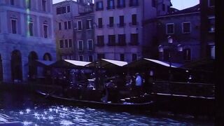 大運河に架かる