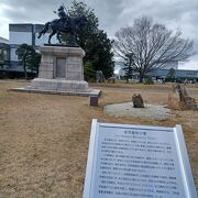 島根県庁前にあります。