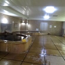 天然温泉の大浴場。サウナ・水風呂もあります。