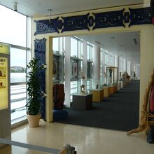 ２階　空港ギャラリーはアイヌ工芸資料館