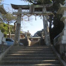 男嶽神社と石猿群