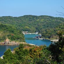入り江が奥に入り込んだ天然の良港