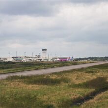 機内からの空港の全景