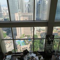 出来れば、ツイン・タワーが見える席で朝食を