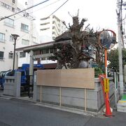 住宅街の小さな神社