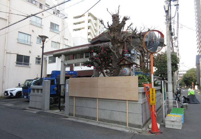 住宅街の小さな神社