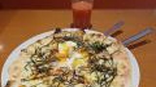 ランチでピザを頂きました。