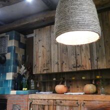 左端のは暖炉らしい