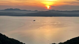 夜景だけじゃない！　海側から観る夕陽も美しい。