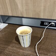 充電とコーヒー　移転後なんじゃないかな、すごく綺麗なので