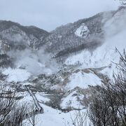 雪の風景の地獄谷