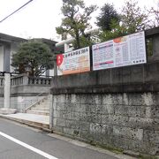 静かなたたずまいの落ち着いた神社