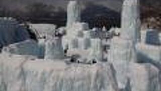 凍らせて造られた氷柱は、スゴイよ！