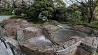 関東大震災で被災した３階建て、レンガ造りの洋館