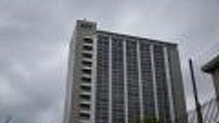 オランダ大使館に隣接するオフィスビル