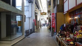 「ならまち」に繋がる懐かしい雰囲気の商店街