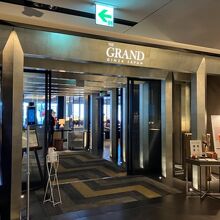 THE GRAND LOUNGE