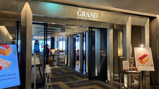 THE GRAND LOUNGE
