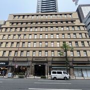 1927年に竣工した７階建てのオフィスビル