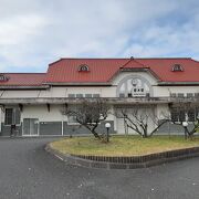 旧栃木駅舎はスーパーカーミュージアム（なお休館中）
