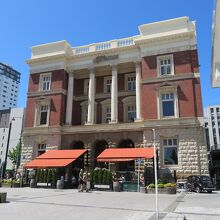 これはバーが入っている側面部分。