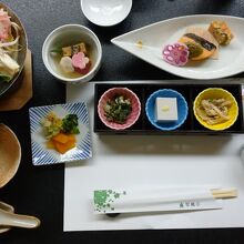 晩ご飯、鯛とマグロの刺身も美味しかった。