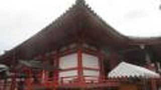 朱色が鮮やかです