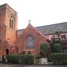 通りに面した教会