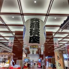 地階には大きな提灯もあり！