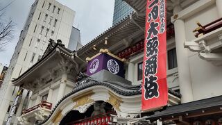 神社もお土産処もある一大ティメント！
