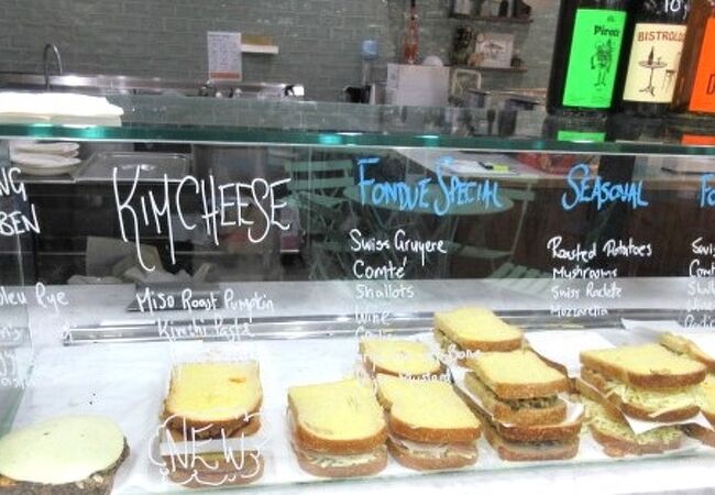 サウスヤラのチーズ店は、プレスサンドが人気