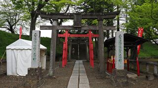 城がつくられた当初から守護神として祀られていた：鶴ヶ城 稲荷神社