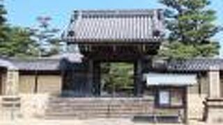 文政年間に紀州藩10代藩主徳川治宝の命により創建