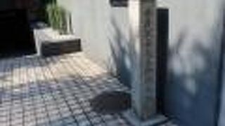 綾小路通を挟んで大原神社の筋向い